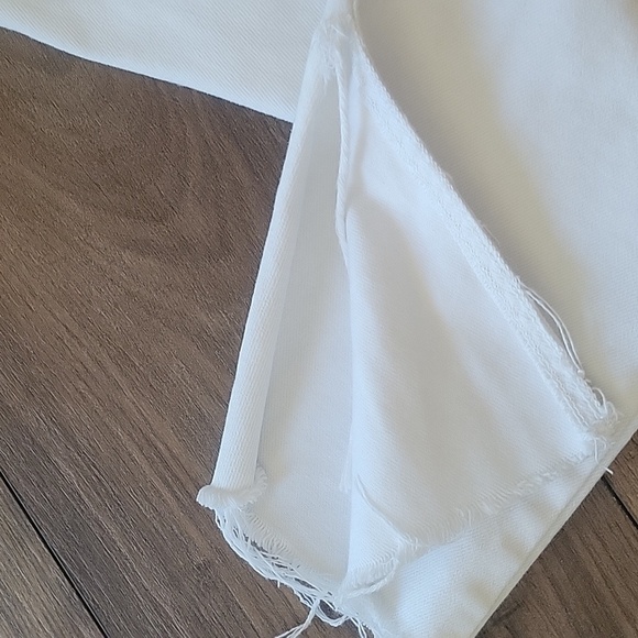 Zara High Rise Jean size 8 White, Split Bottom Leg Or Slit Style Leg, Frayed Hem - Picture 6 of 8
